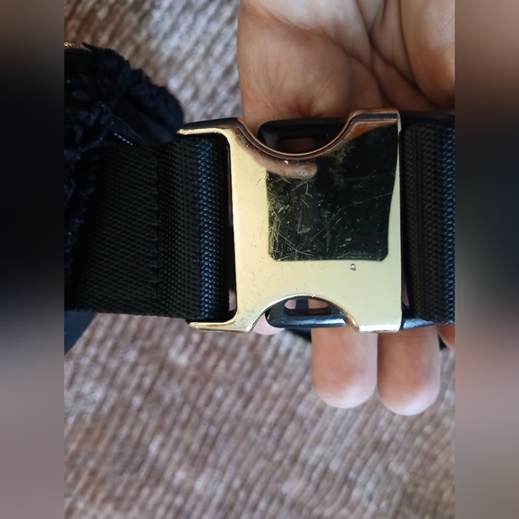 Lululemon Black Fleece Gold Festival Concert Crossbody Fanny Pack Bag Purse GUC - Picture 11 of 14